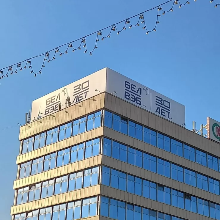 Ремонт баннера для рекламной конструкции