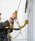 Приспособления для работы промышленных альпинистов