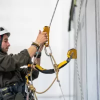 Приспособления для работы промышленных альпинистов Приспособления для работы промышленных альпинистов