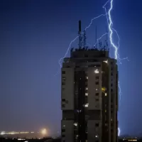 Установка молниезащиты на высотных зданиях