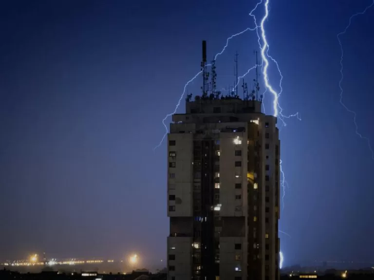 Установка молниезащиты на высотных зданиях